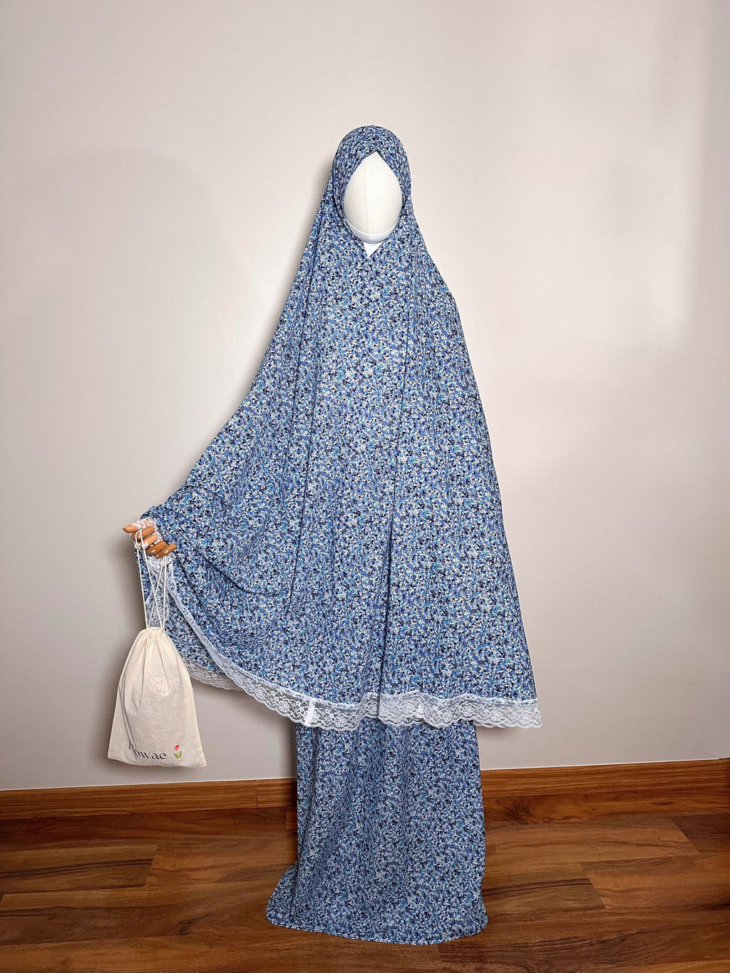 Ensemble de prière Noor bleu en coton et dentelle et son pochon flowae