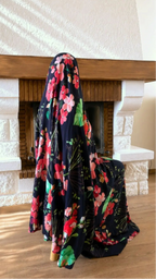 Robe de prière Maghrib bleu nuit à fleurs roses tenue de prière femme Flowae