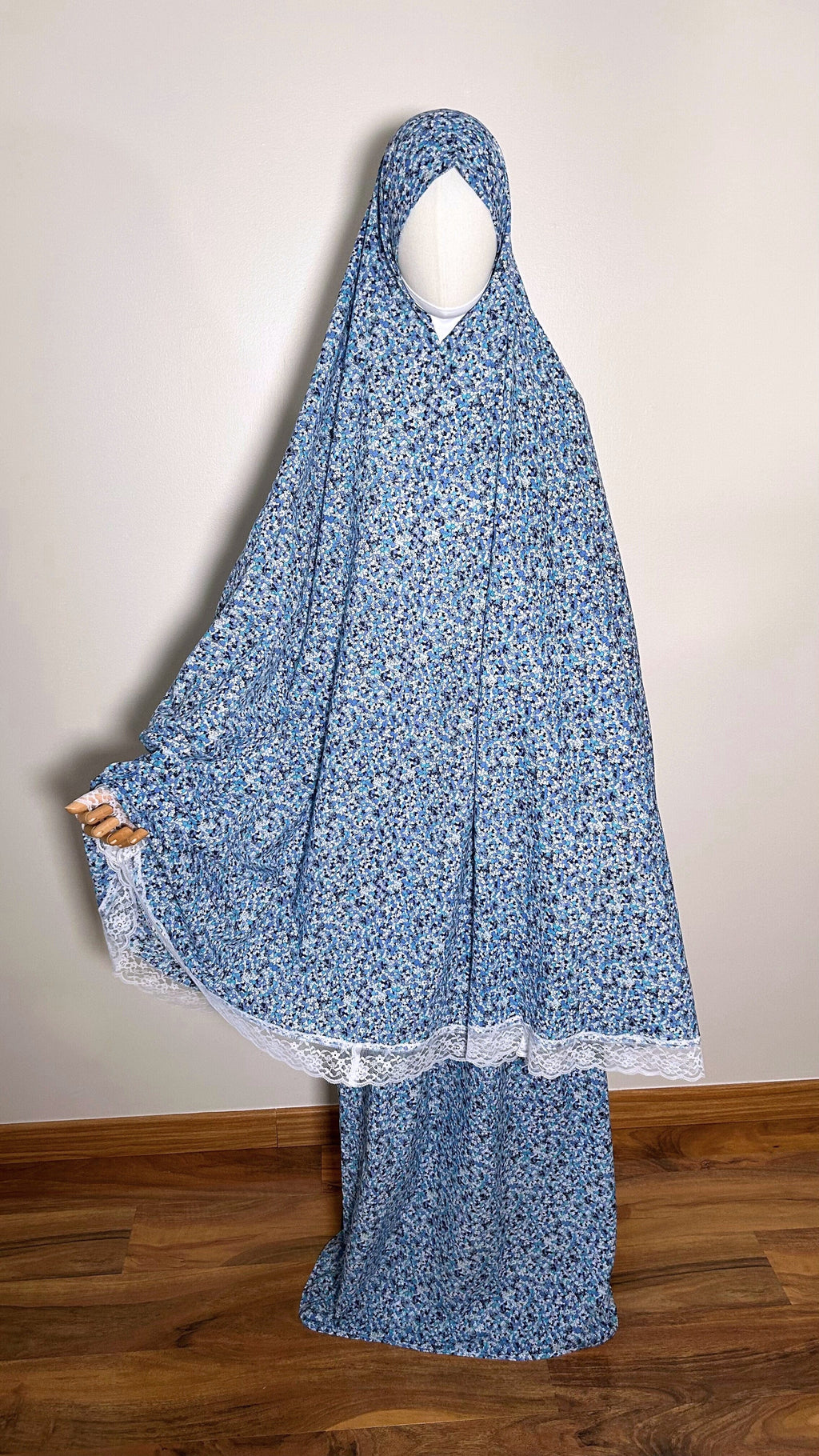 tenue de prière noor bleu fleur en coton et dentelle flowae